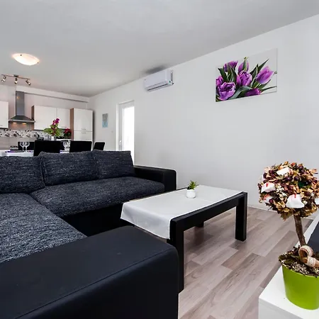 Marin Вилла Smoljanci